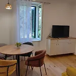 Relax And Enjoy سبليت