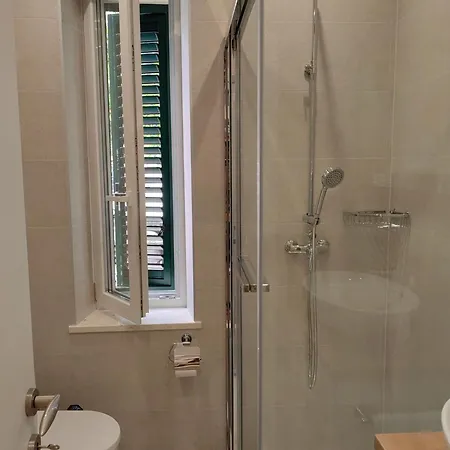 Relax And Enjoy Split